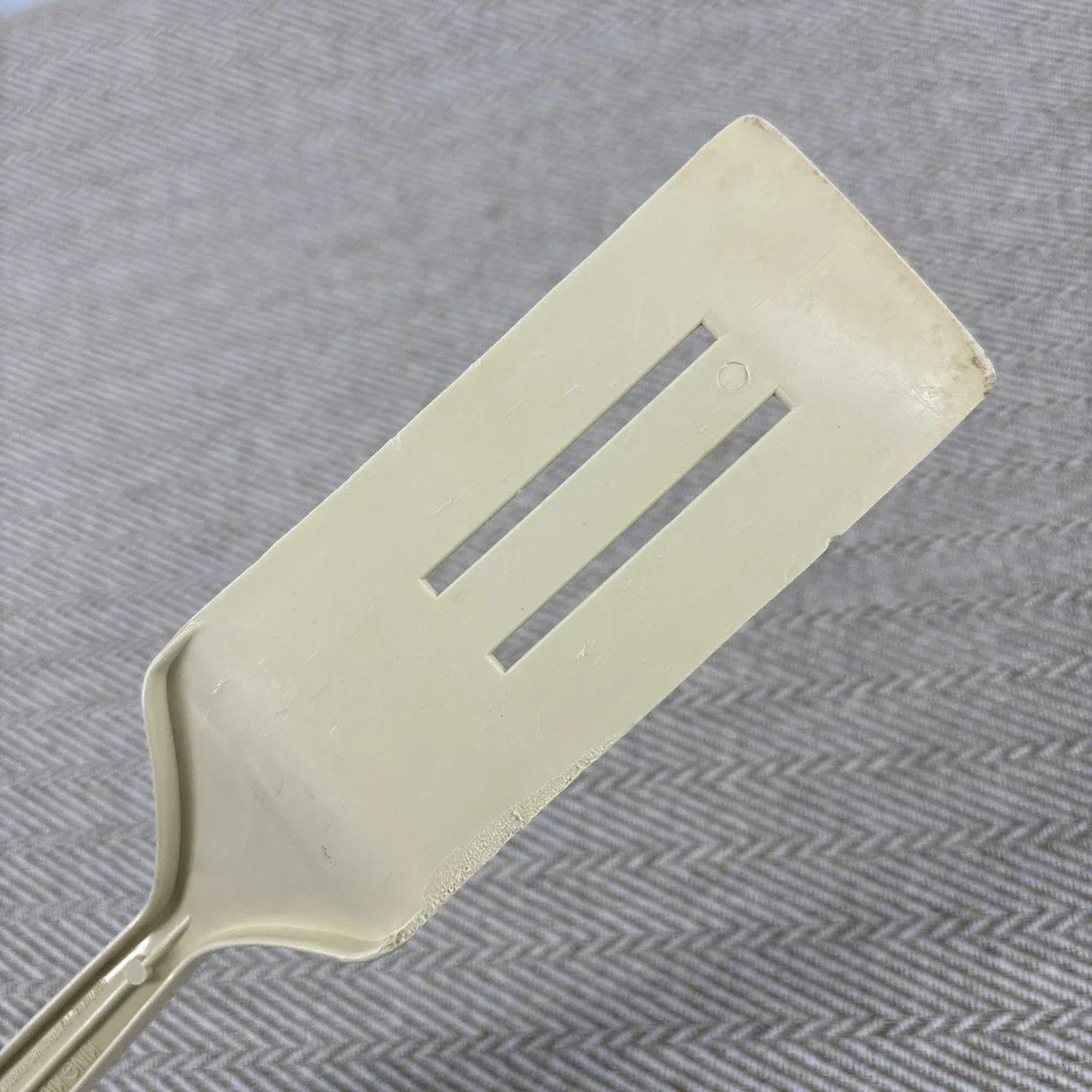 Vintage King Kraft LONG Blade Beige Nylon Plastic 2 Slot Spatula Heat Resistant